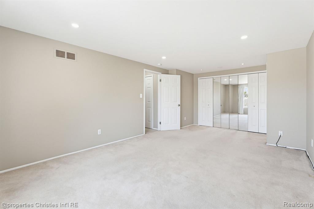 8700 Common Road Warren, MI 48093 - Photo 22 of 38