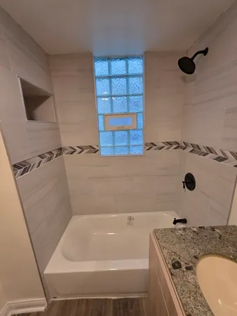 $2,800 | 10548 South Ave J, Chicago, IL 60617