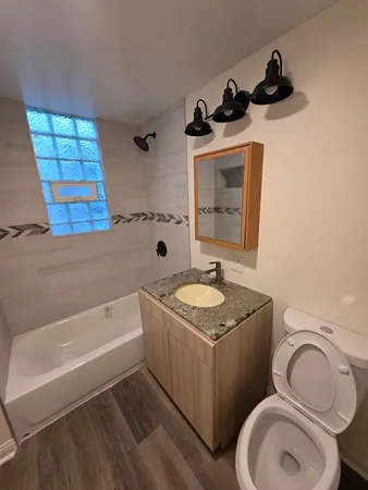 $2,800 | 10548 South Ave J, Chicago, IL 60617