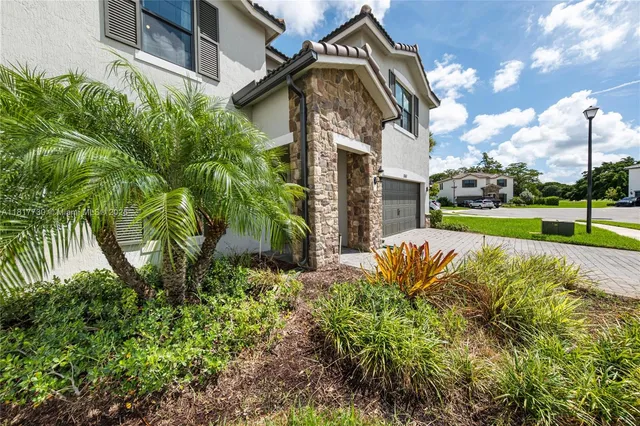 $915,000 | 8160 Northwest 78th Street, Fort Lauderdale, FL 33321