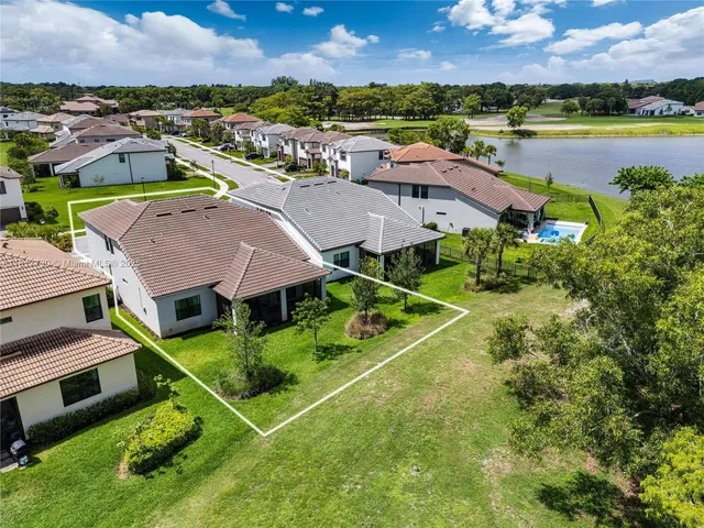 $915,000 | 8160 Northwest 78th Street, Fort Lauderdale, FL 33321