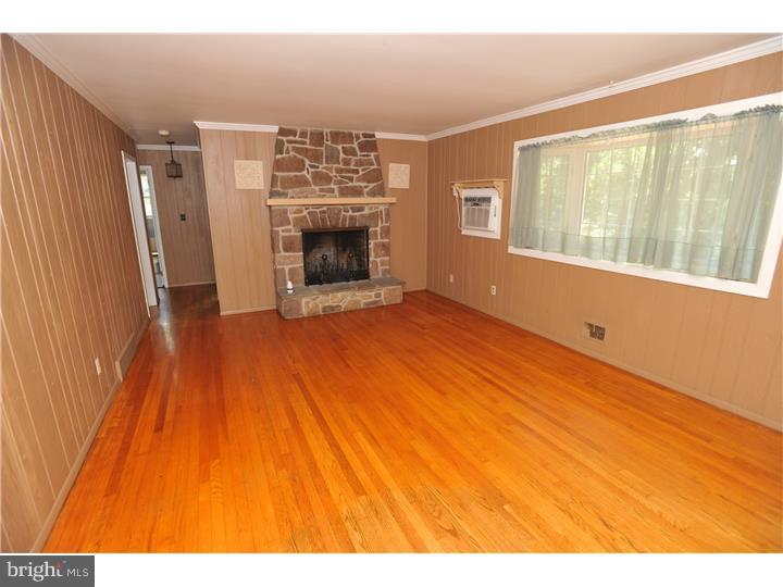 3028 Flint Hill Road Hellertown, PA 18055 - Photo 2 of 17 Living Room