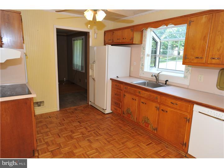 3028 Flint Hill Road Hellertown, PA 18055 - Photo 3 of 17 Kitchen