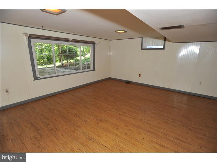 3028 Flint Hill Road Hellertown, PA 18055 - Photo 10 of 17 Family Room