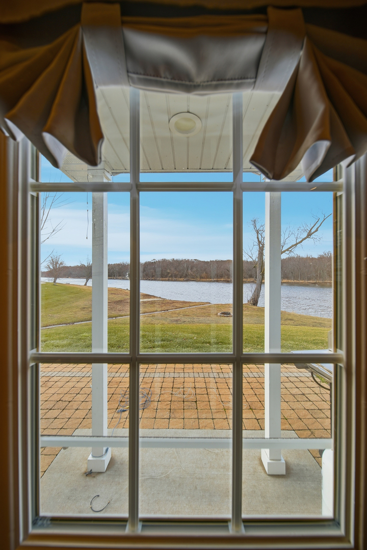 1525 Eadens Place Dixon, IL 61021 - Photo 29 of 30 a view of swimming pool