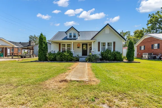 $273,000 | 15 South Oak Street, Hohenwald, TN 38462