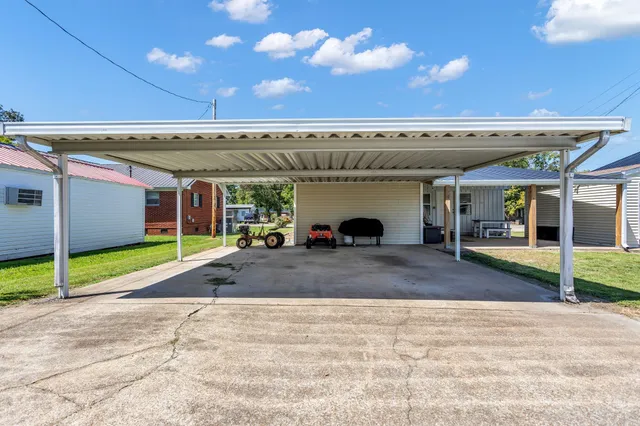 $273,000 | 15 South Oak Street, Hohenwald, TN 38462