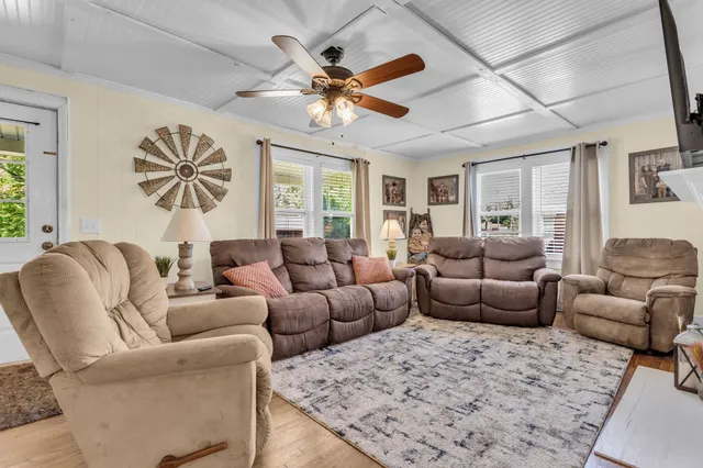 $273,000 | 15 South Oak Street, Hohenwald, TN 38462