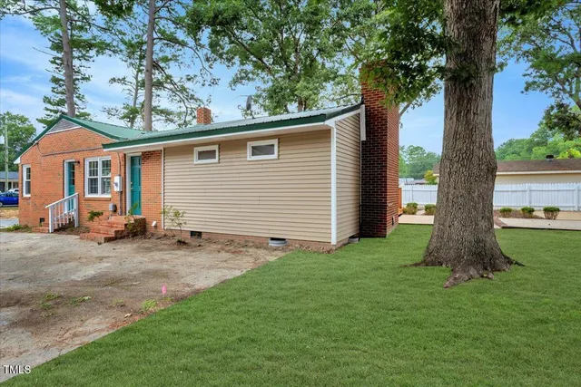 a view of a backyard of the house
