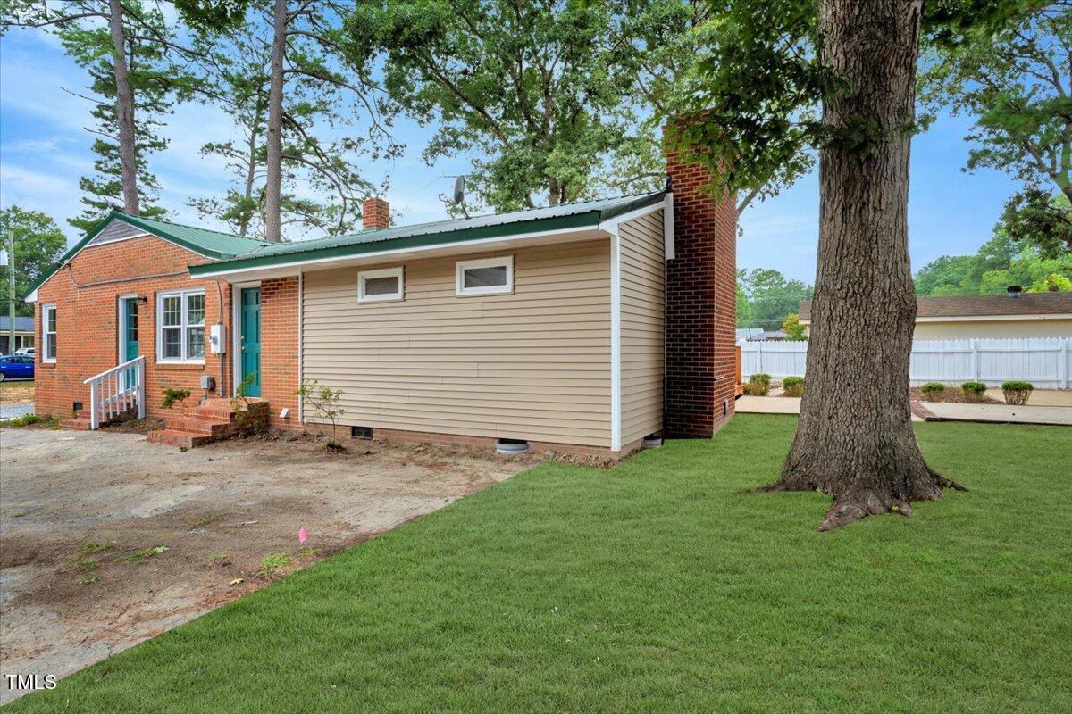712 East 13th Street Roanoke Rapids, NC 27870 - Photo 5 of 46 a view of a backyard of the house