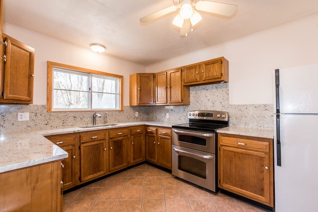 43 Hough Road Sutton, MA 01590 - Photo 8 of 20 Gallery Image 8