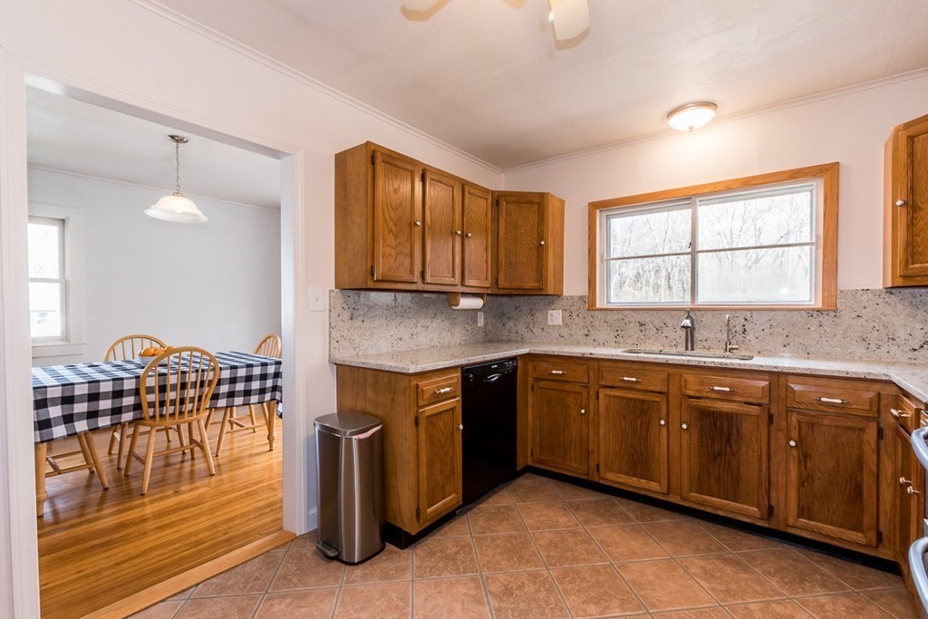 43 Hough Road Sutton, MA 01590 - Photo 9 of 20 Gallery Image 9