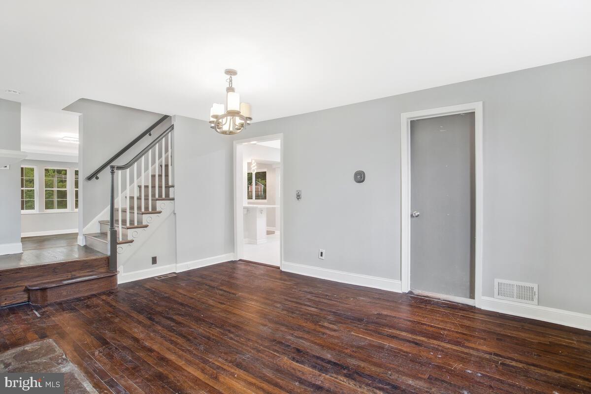 509 Denham Road Rockville, MD 20851 - Photo 5 of 41