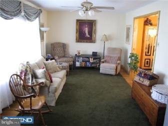 175 Belair Road Warminster, PA 18974 - Photo 2 of 12 Living Room
