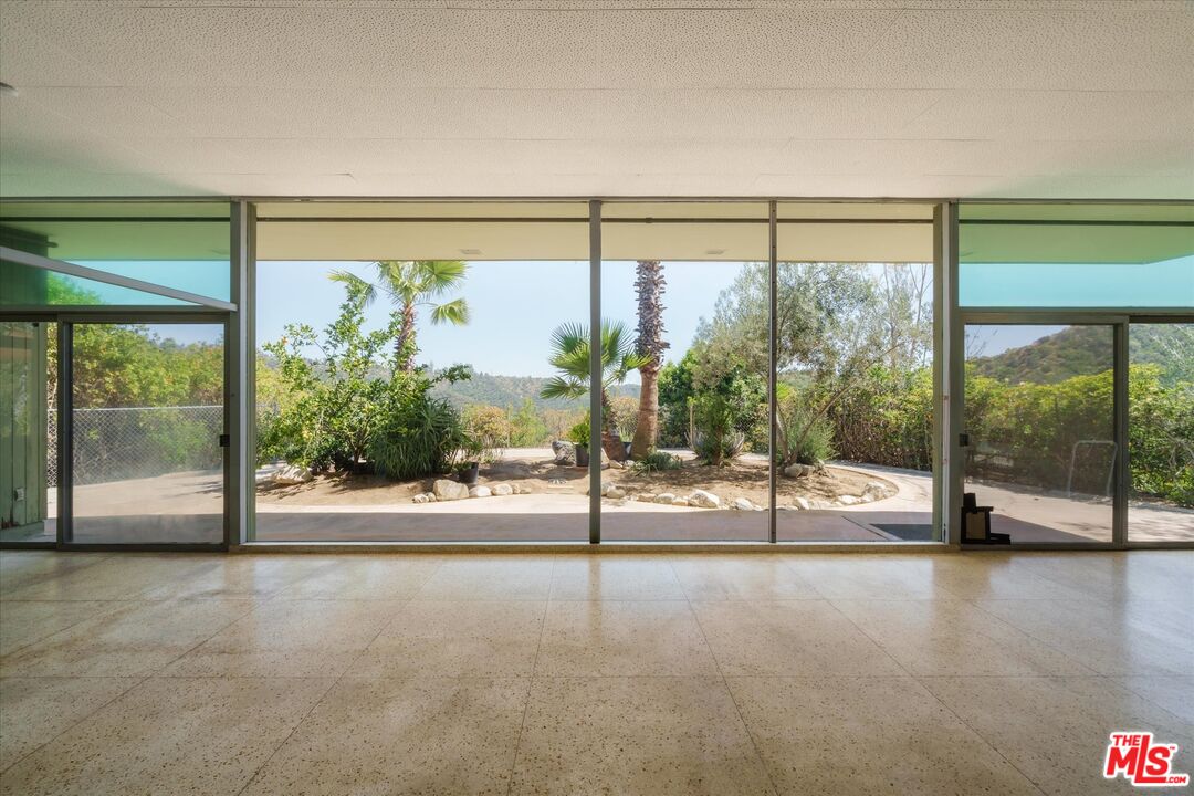 2885 Edgewick Road Glendale, CA 91206 - Photo 2 of 13