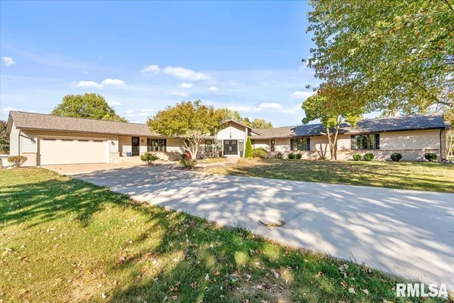 $680,000 | 11520 Wayside Meadows Road, Glenarm, IL 62536