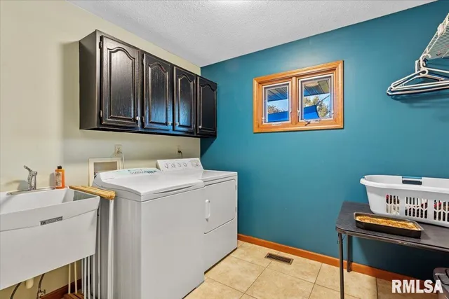 $680,000 | 11520 Wayside Meadows Road, Glenarm, IL 62536