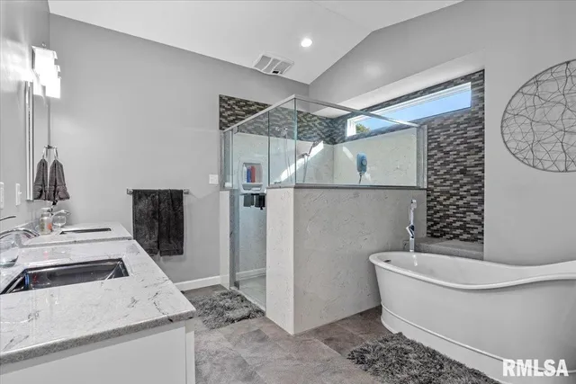 $680,000 | 11520 Wayside Meadows Road, Glenarm, IL 62536