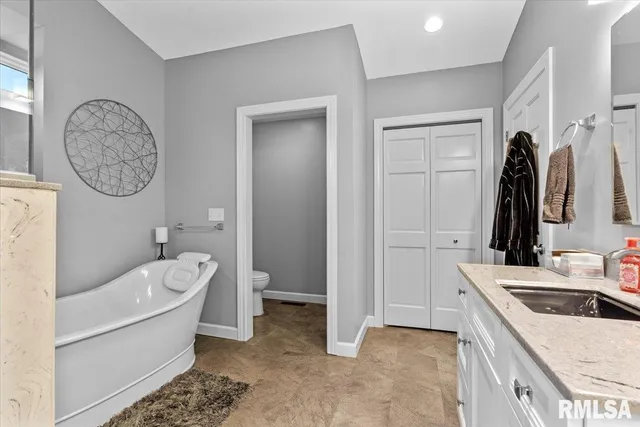 $680,000 | 11520 Wayside Meadows Road, Glenarm, IL 62536