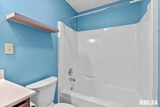 $680,000 | 11520 Wayside Meadows Road, Glenarm, IL 62536