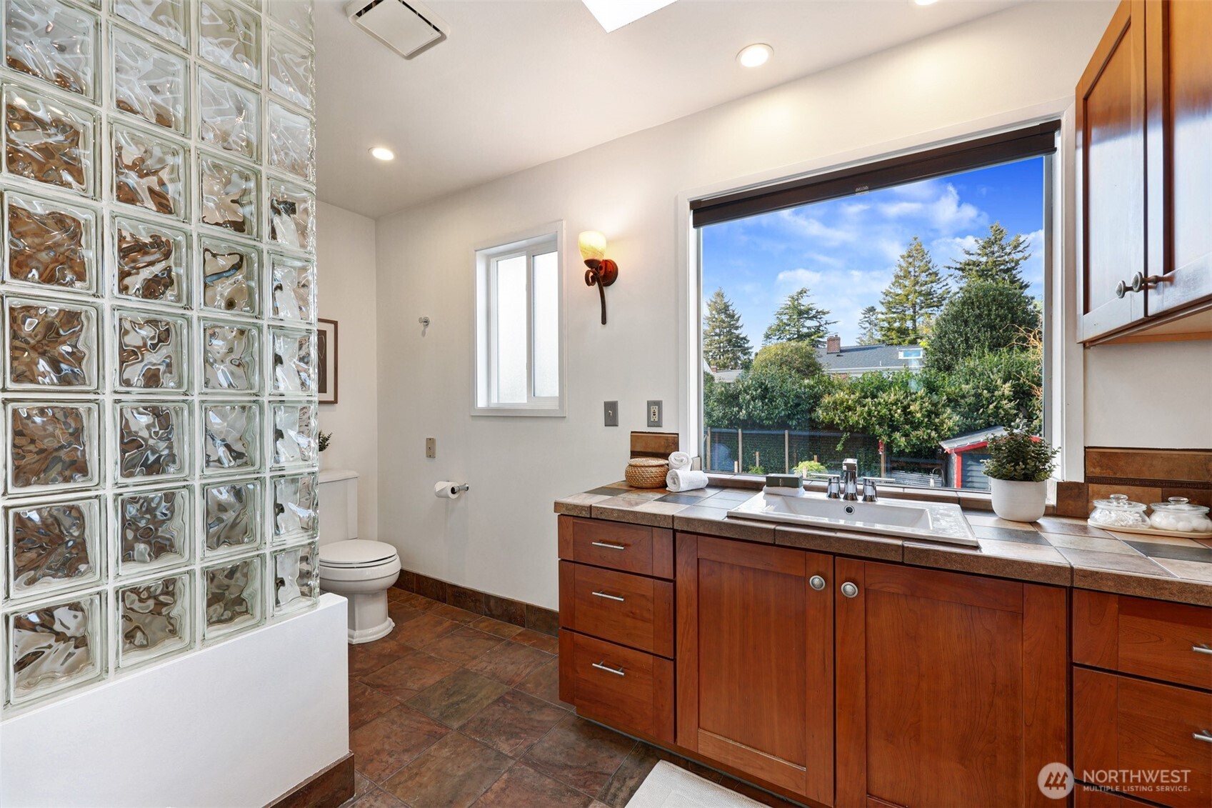 3918 Southwest 107th Street Seattle, WA 98146 - Photo 21 of 40