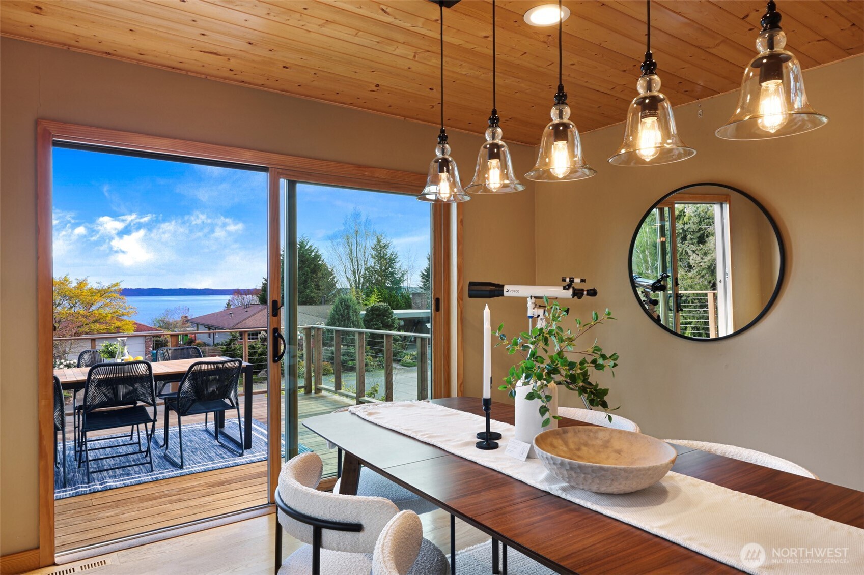 3918 Southwest 107th Street Seattle, WA 98146 - Photo 4 of 40