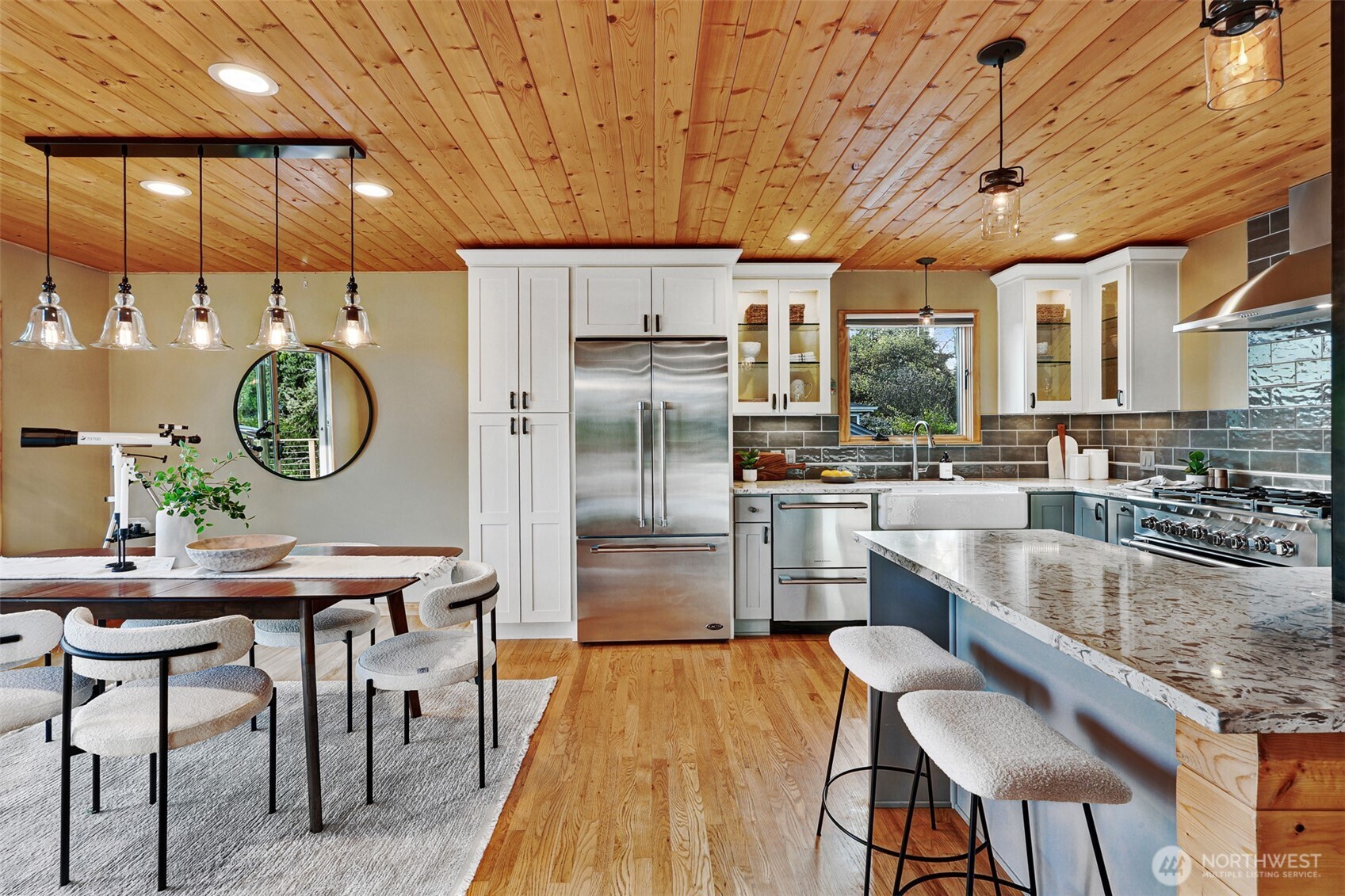 3918 Southwest 107th Street Seattle, WA 98146 - Photo 5 of 40