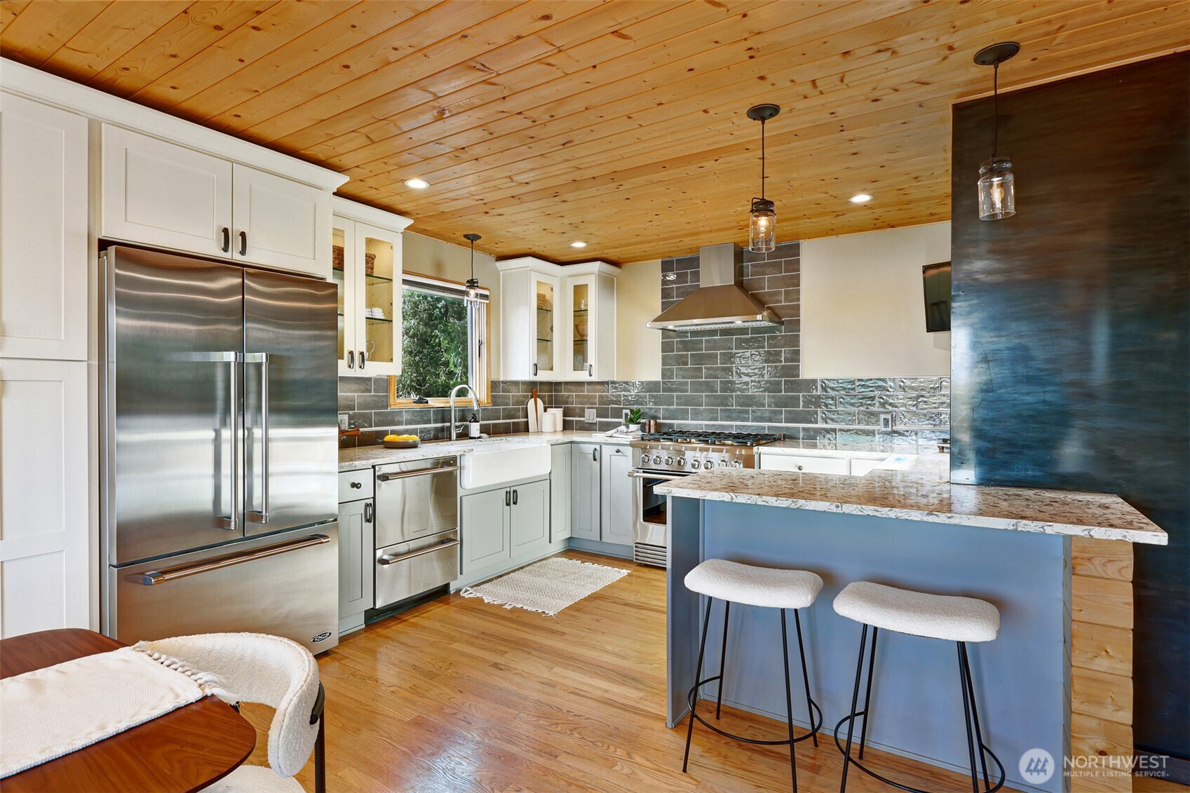 3918 Southwest 107th Street Seattle, WA 98146 - Photo 7 of 40