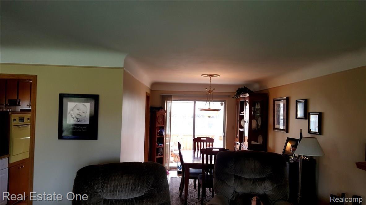 27667 Jean Road Warren, MI 48093 - Photo 11 of 26 20160420_163149.jpg