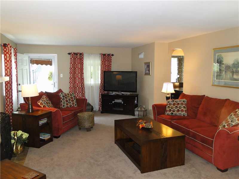 508 Franklin Farms Road Washington, PA 15301 - Photo 3 of 25 Living Room.
