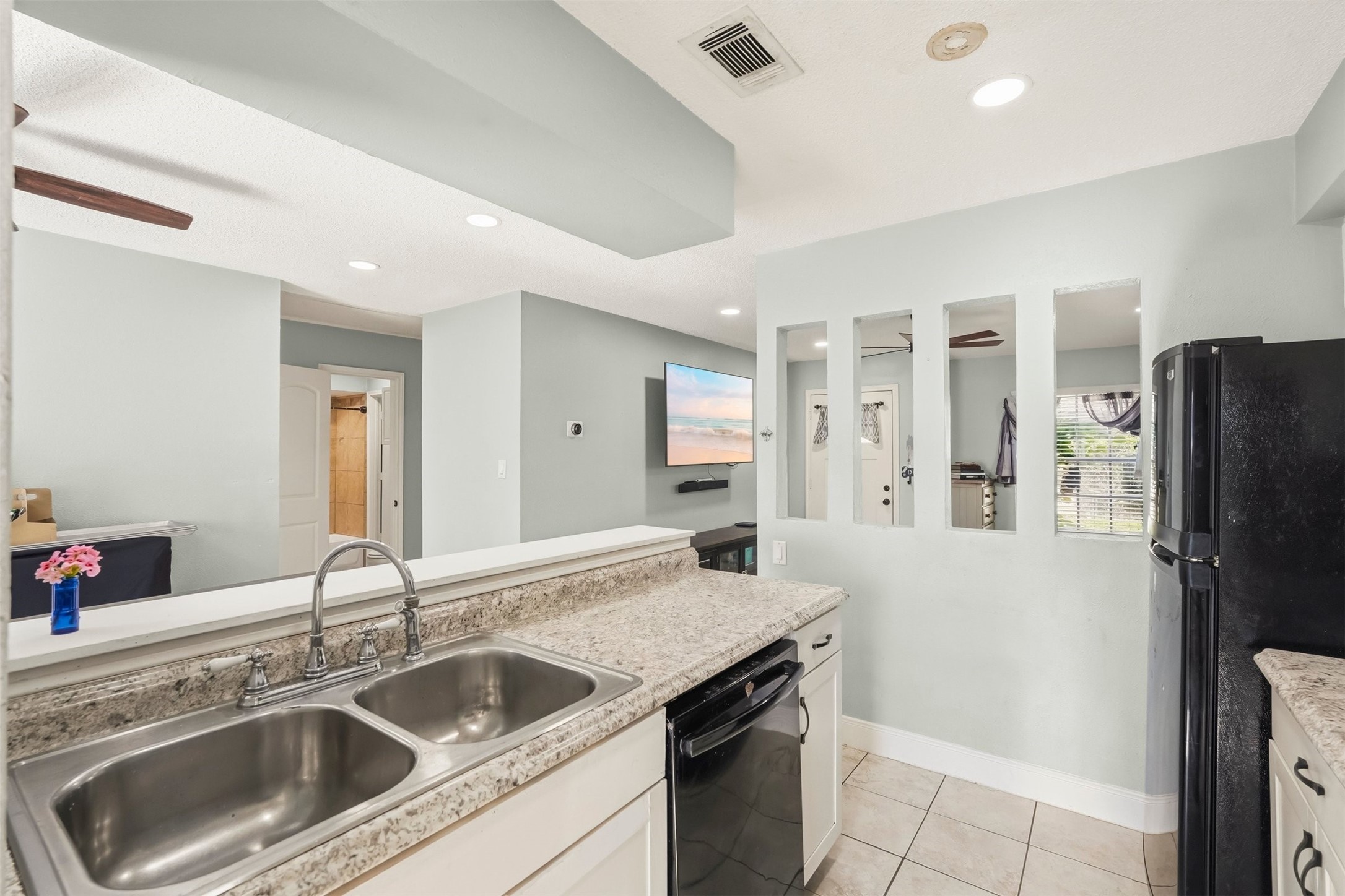 9458 Neuens Road, Unit 9458 Houston, TX 77080 - Photo 8 of 22 Kitchen