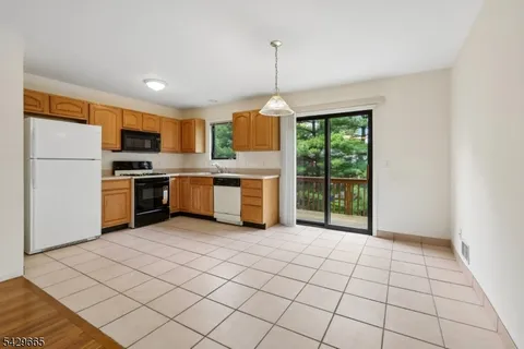 $429,999 | 201 Watchung Avenue, Unit 19, Bloomfield, NJ 07003