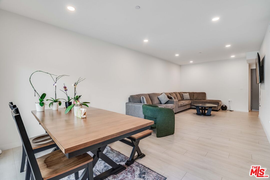 1021 South Shenandoah Street, Unit 101 Los Angeles, CA 90035 - Photo 2 of 18 a living room with furniture and kitchen view
