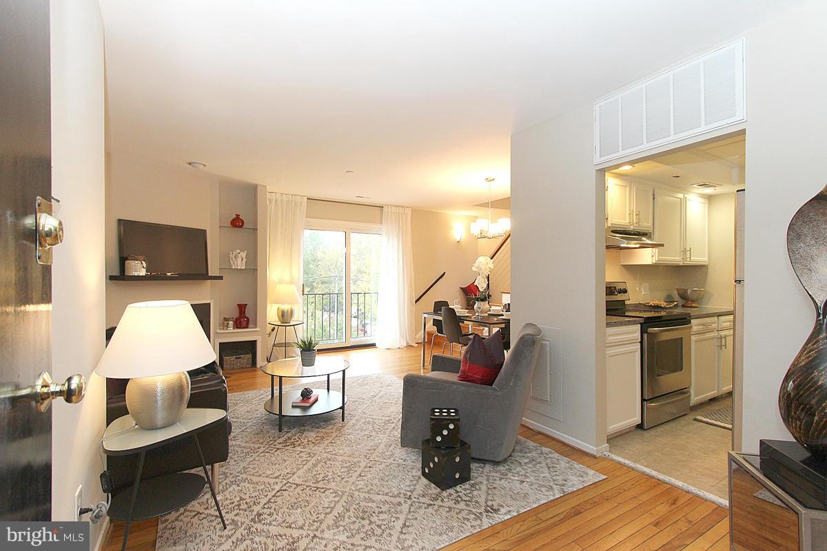 1801 Park Road Northwest, Unit 10 Washington, DC 20010 - Photo 3 of 30 Living Room