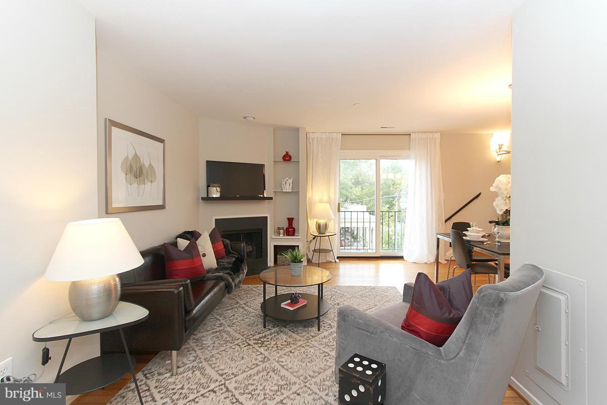 1801 Park Road Northwest, Unit 10 Washington, DC 20010 - Photo 4 of 30 Living Room