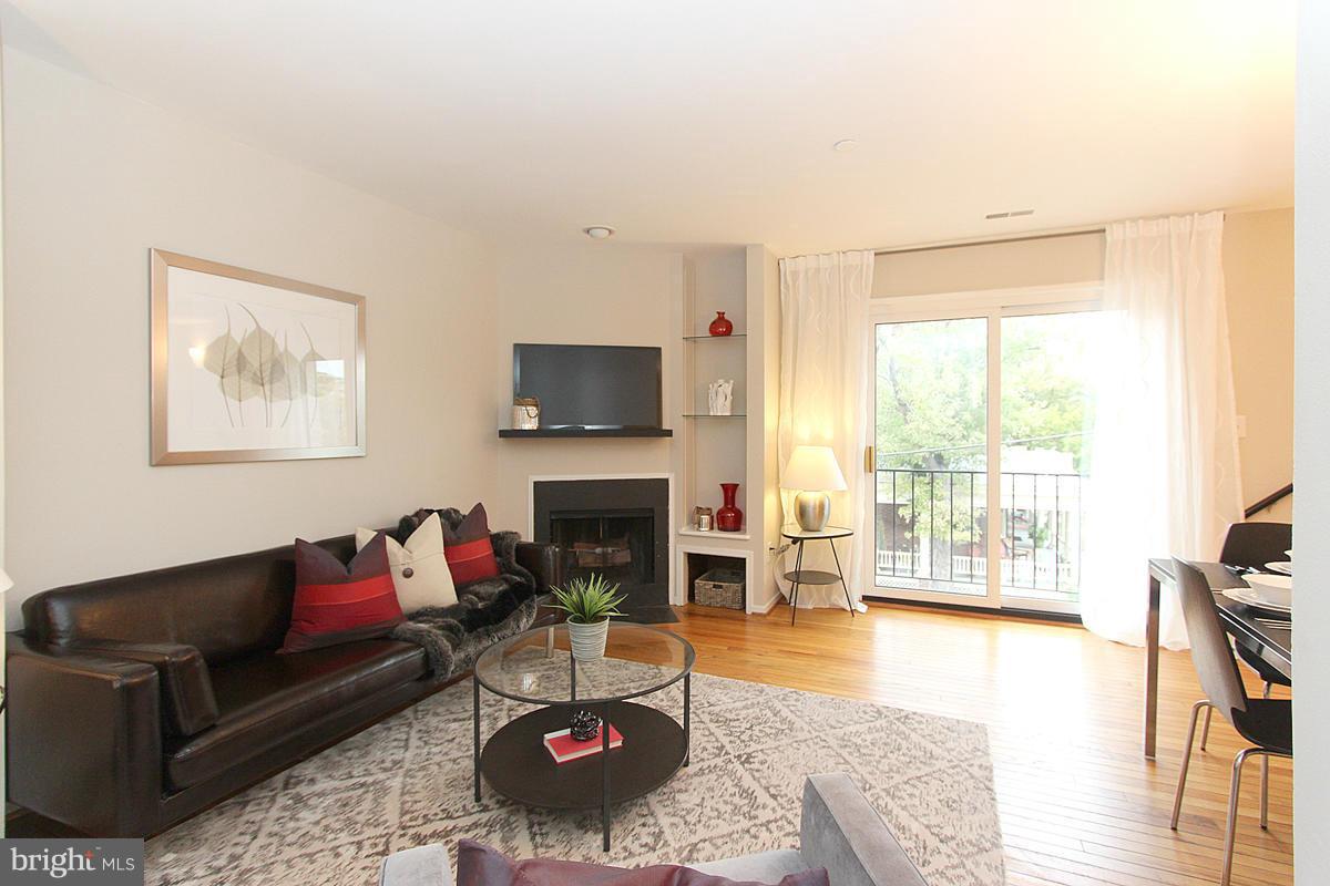 1801 Park Road Northwest, Unit 10 Washington, DC 20010 - Photo 6 of 30 Living Room