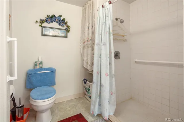 a bathroom with a toilet and a shower