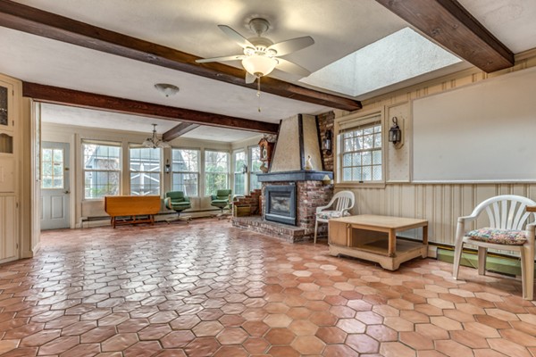 4 Amherst Road Beverly, MA 01915 - Photo 8 of 17 Gallery Image 8