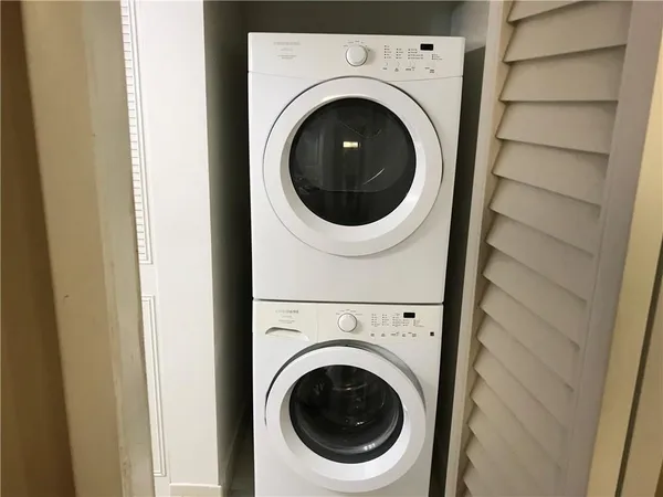 a close up view of a washer and dryer