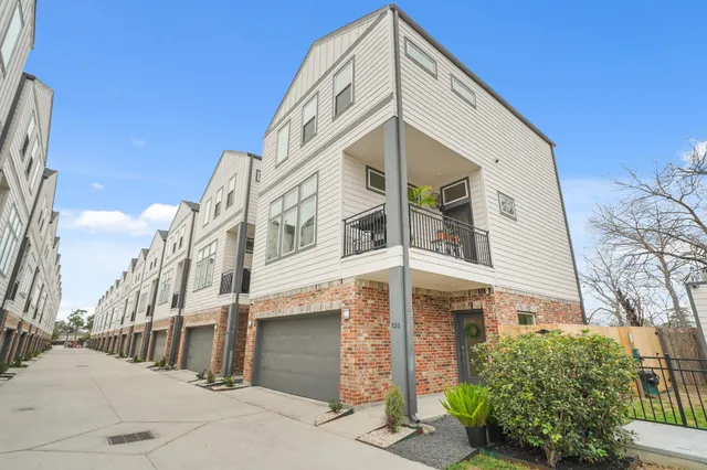 $325,000 | 720 West Donovan Street, Houston, TX 77091