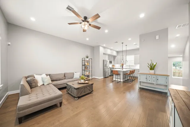 $325,000 | 720 West Donovan Street, Houston, TX 77091