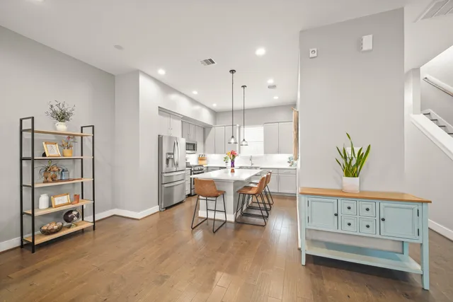 $325,000 | 720 West Donovan Street, Houston, TX 77091