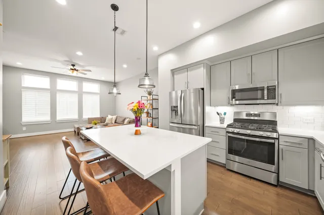 $325,000 | 720 West Donovan Street, Houston, TX 77091