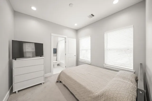 $325,000 | 720 West Donovan Street, Houston, TX 77091