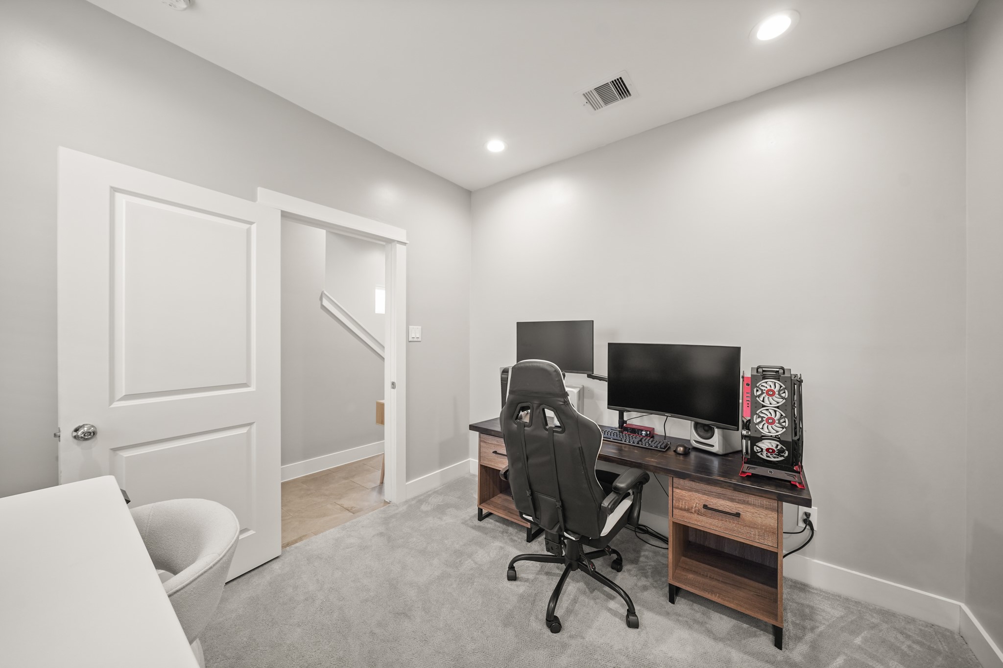 720 West Donovan Street Houston, TX 77091 - Photo 34 of 42 Currently being used as an office, this space is ideal as a private guest suite or home gym.