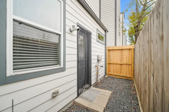 $325,000 | 720 West Donovan Street, Houston, TX 77091