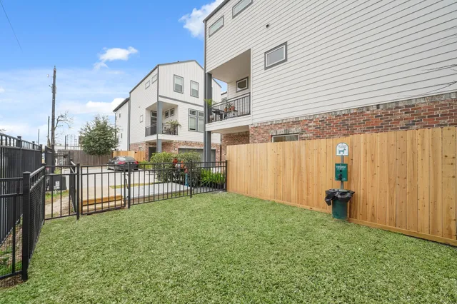 $325,000 | 720 West Donovan Street, Houston, TX 77091