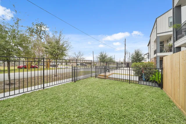 $325,000 | 720 West Donovan Street, Houston, TX 77091