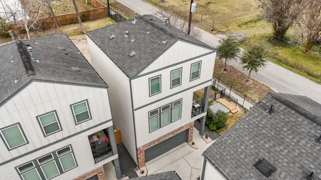 $325,000 | 720 West Donovan Street, Houston, TX 77091