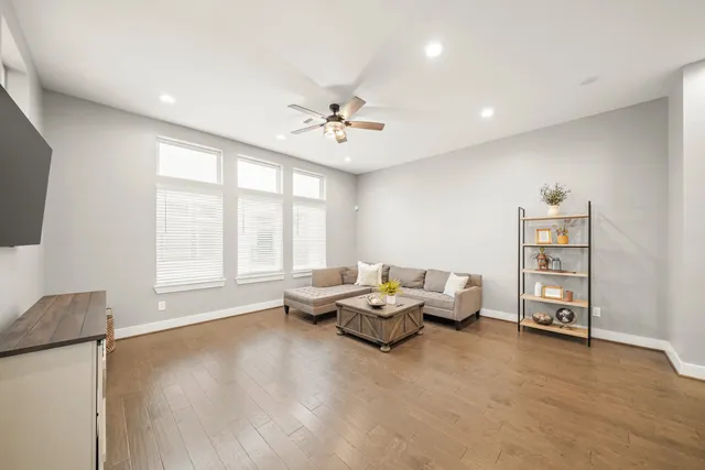 $325,000 | 720 West Donovan Street, Houston, TX 77091